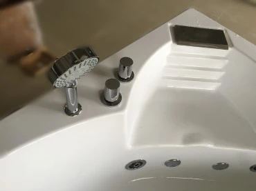 C3087 2017 luxuriöse Acrylbadewanne fürs Bad, viertelkreisförmig für die Ecke, mit Sitz und Massagedüsen, zum günstigen Preis-4_副本.jpg