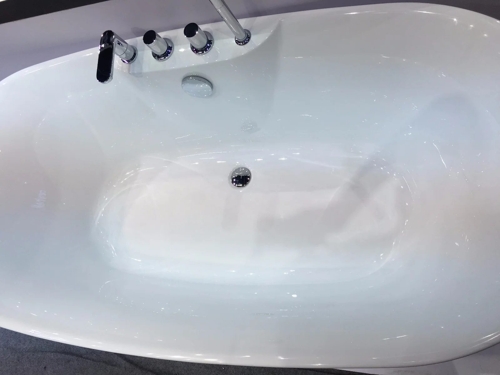 (3) C-3176 - Bồn tắm acrylic hình oval đặt độc lập mới ra mắt, thiết kế hiện đại tối giản, kèm vòi nước.jpg (3) C-3176 - Bồn tắm acrylic hình oval đặt độc lập mới ra mắt, thiết kế hiện đại tối giản, kèm vòi nước.jpg