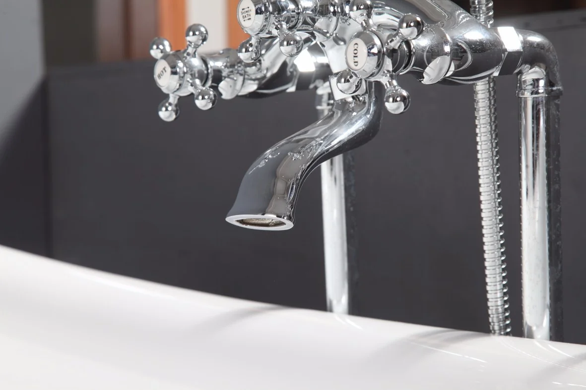 (3) MEC3138-Romantic luxury Double-Ended Slipper Bath Tub With Chrome Clawfoot.JPG