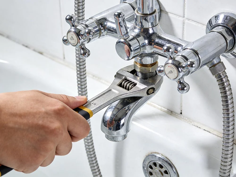 how to fix a leaking bathtub faucet