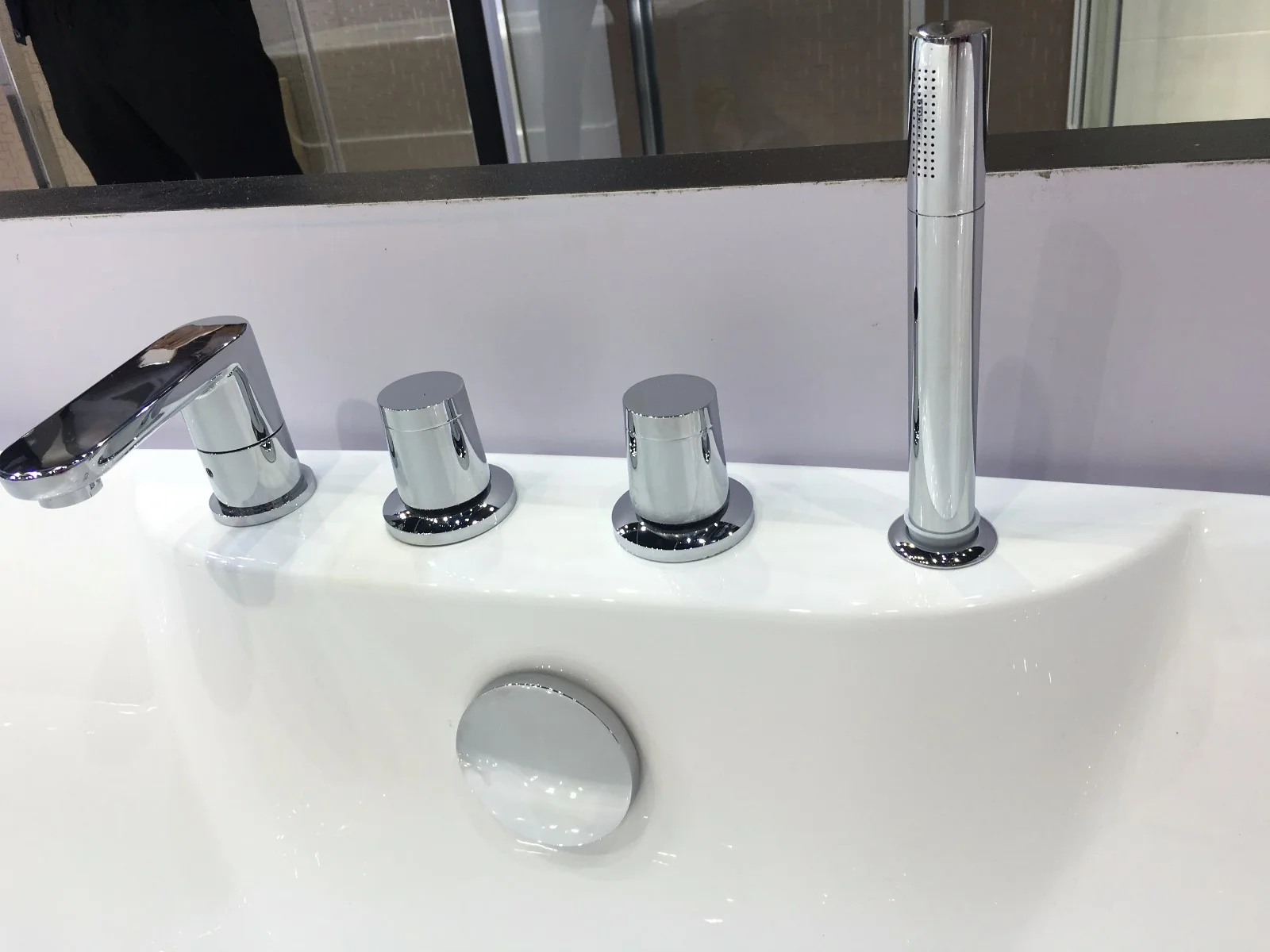 (2) C-3176 - Bồn tắm acrylic hình oval đặt độc lập mới ra mắt, thiết kế hiện đại tối giản, kèm vòi nước.jpg