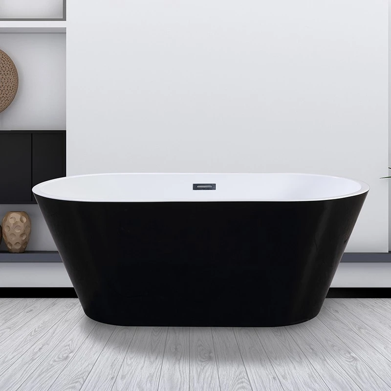 Schwarze freistehende Badewanne