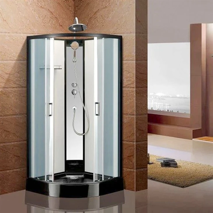Malaking single shower cubicle at tray