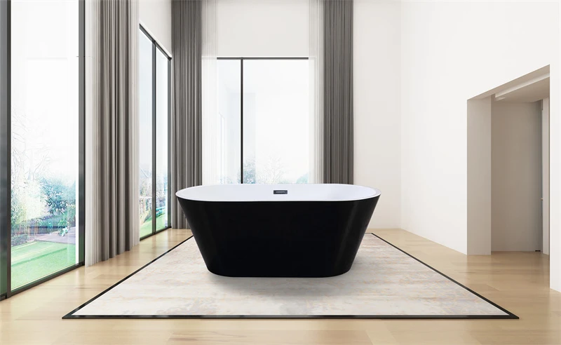 Schwarze freistehende Badewanne