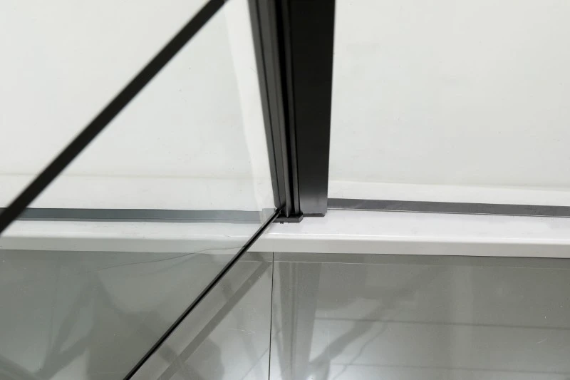 Porta doccia in vetro nero personalizzata Porta doccia in vetro nero personalizzata