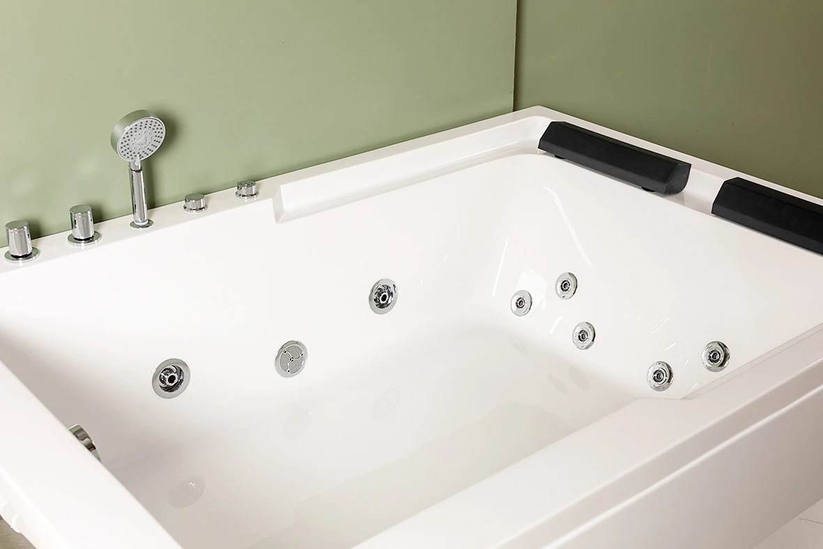 Custom-made 2-person whirlpool tub