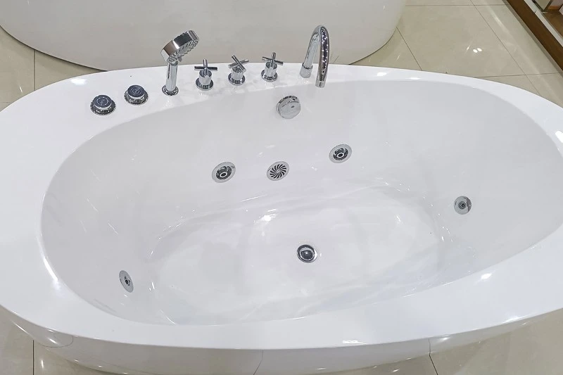 Fournisseurs de baignoires îlot modernes en acrylique avec jets d’eau