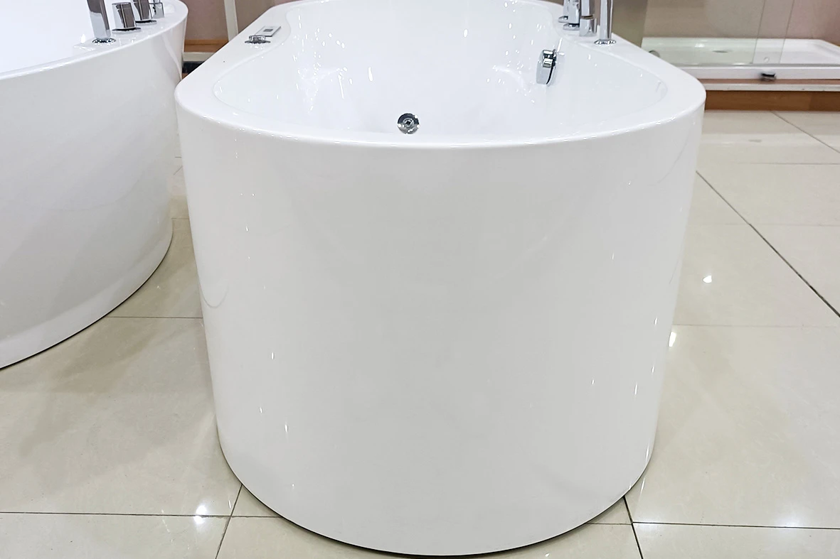 Fabricant de baignoires îlot modernes en acrylique avec jets d’eau