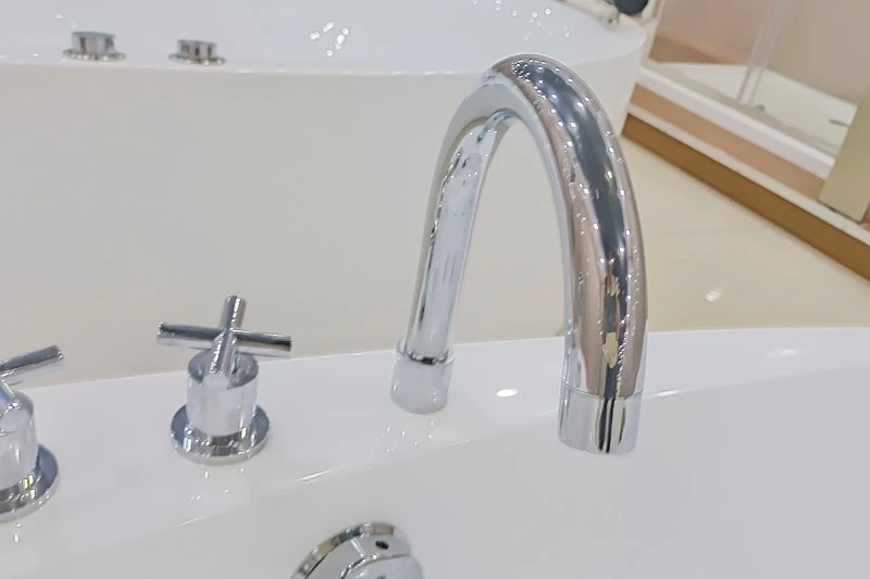 Grossiste en baignoires îlot modernes en acrylique avec jets d’eau