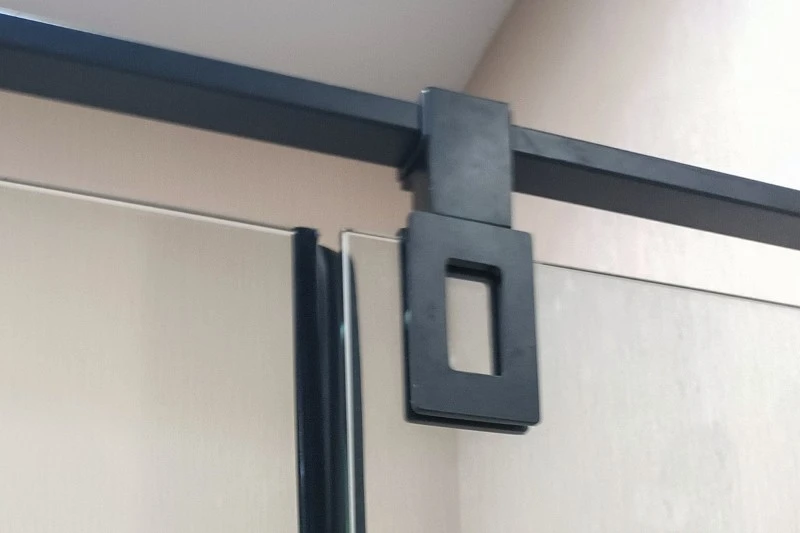Manufacturer-of-edged-corner-shower-enclosure